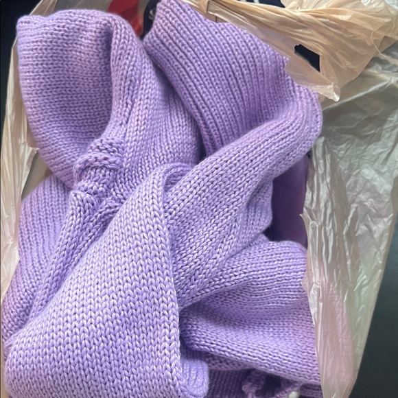 Overstuffed mystery bag of clothing sized small - Picture 1 of 3